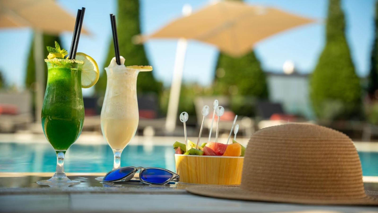 The Abdali Boulevard Hotel Αμμάν Εξωτερικό φωτογραφία Poolside at the hotel