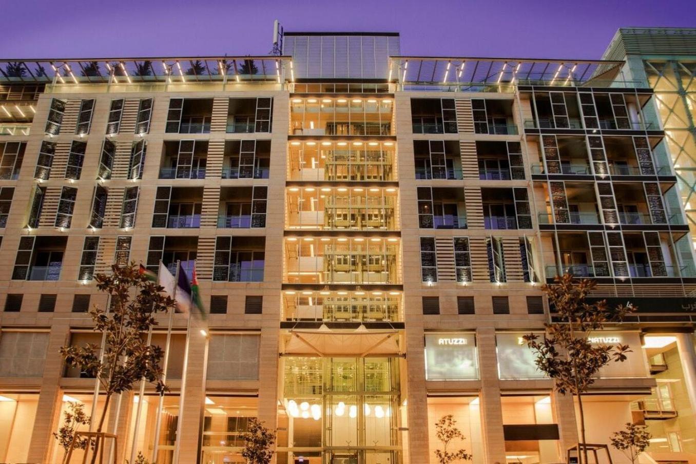The Abdali Boulevard Hotel Αμμάν Εξωτερικό φωτογραφία The hotel at night