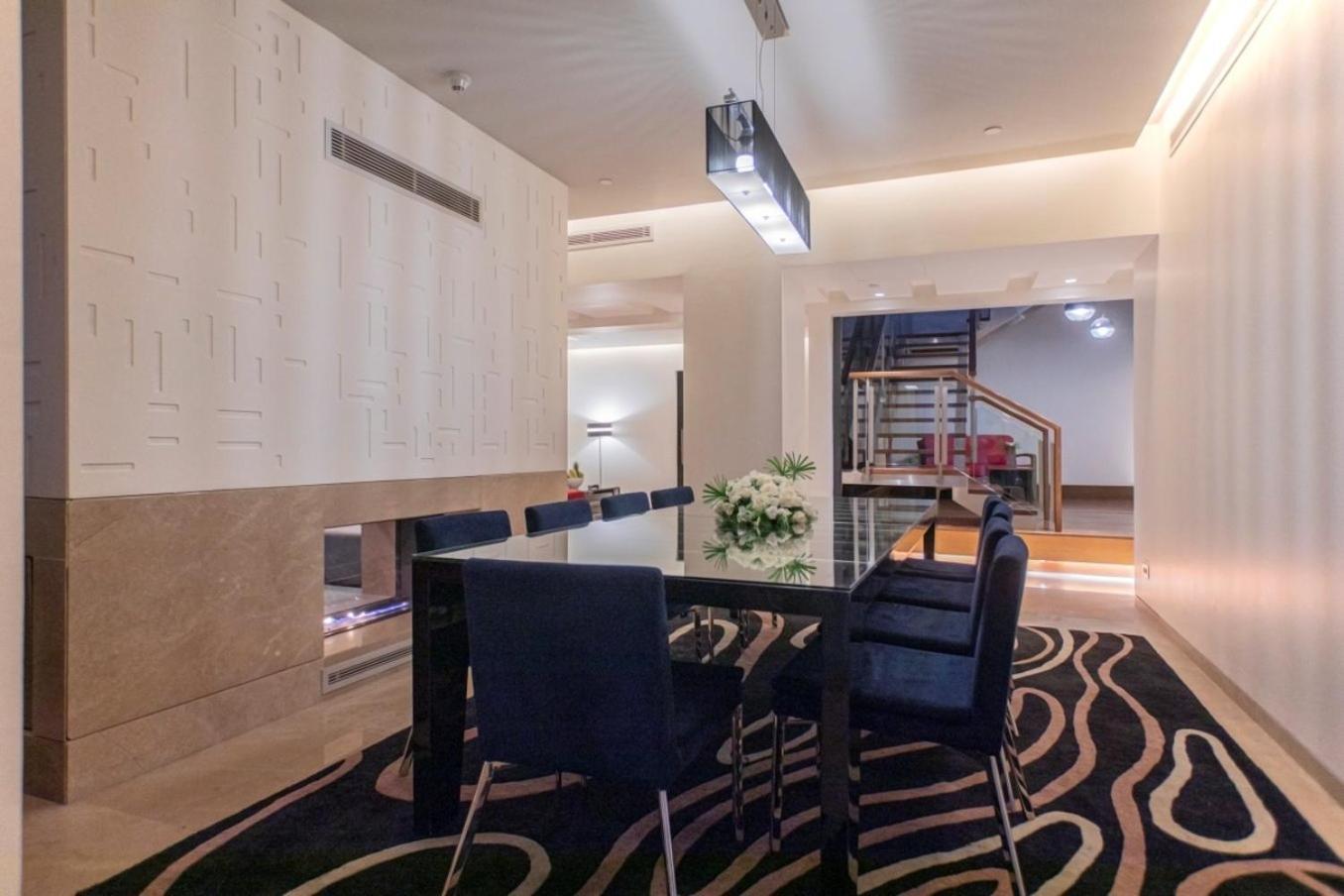 The Abdali Boulevard Hotel Αμμάν Εξωτερικό φωτογραφία The interior of a suite at the hotel