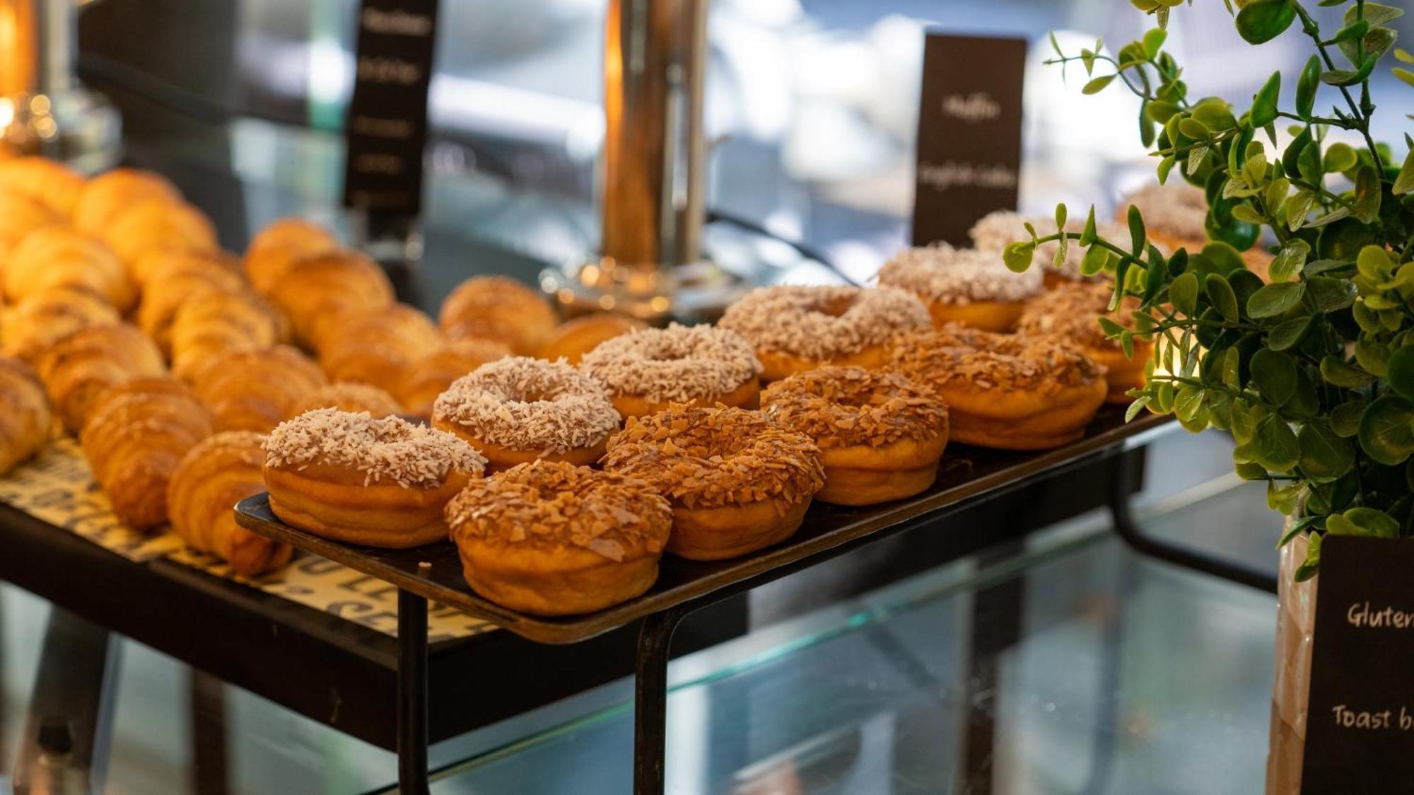 The Abdali Boulevard Hotel Αμμάν Εξωτερικό φωτογραφία Baked goods at a bakery