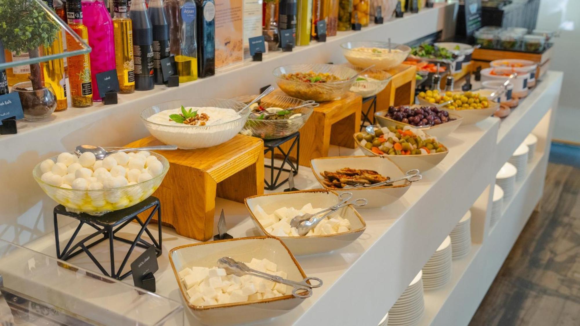 The Abdali Boulevard Hotel Αμμάν Εξωτερικό φωτογραφία A selection of Greek meze