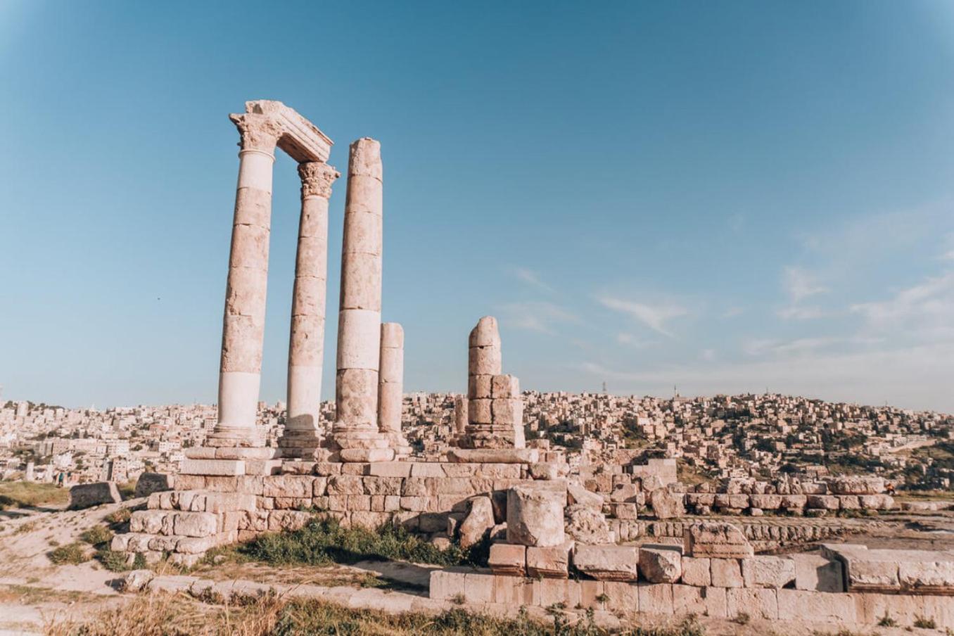 The Abdali Boulevard Hotel Αμμάν Εξωτερικό φωτογραφία The Roman columns of the Cardo Maximus